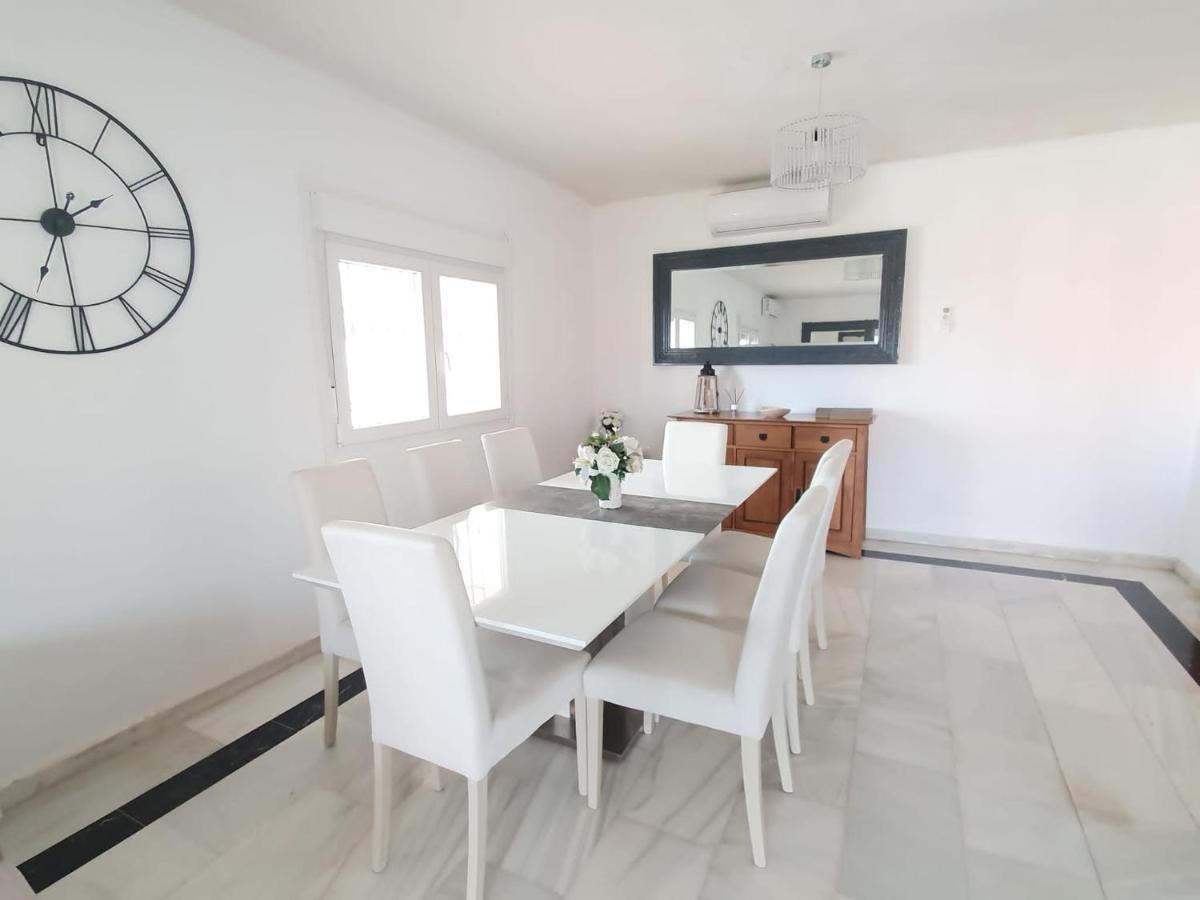 Beautiful 5 Bedroom Villa, Sea Views, Private Pool, Estepona Newly Refurbished ภายนอก รูปภาพ